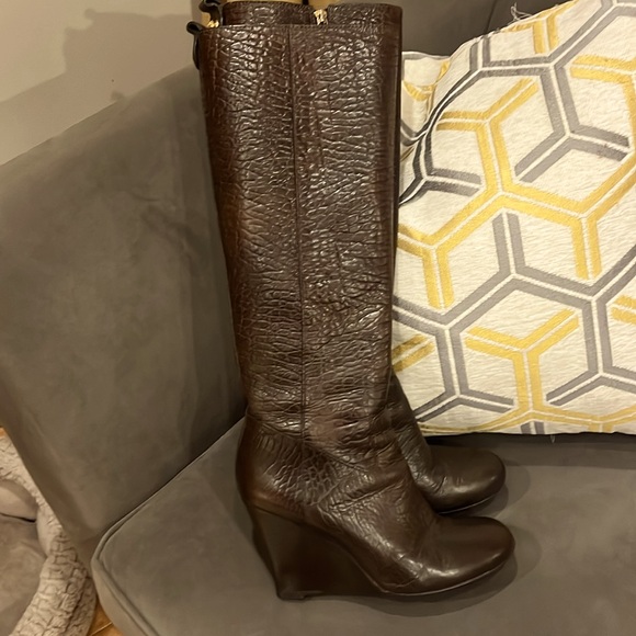 Authentic Tory Burch Dabney wedge boot- well cared for leather/hardware size 9 - Picture 2 of 10